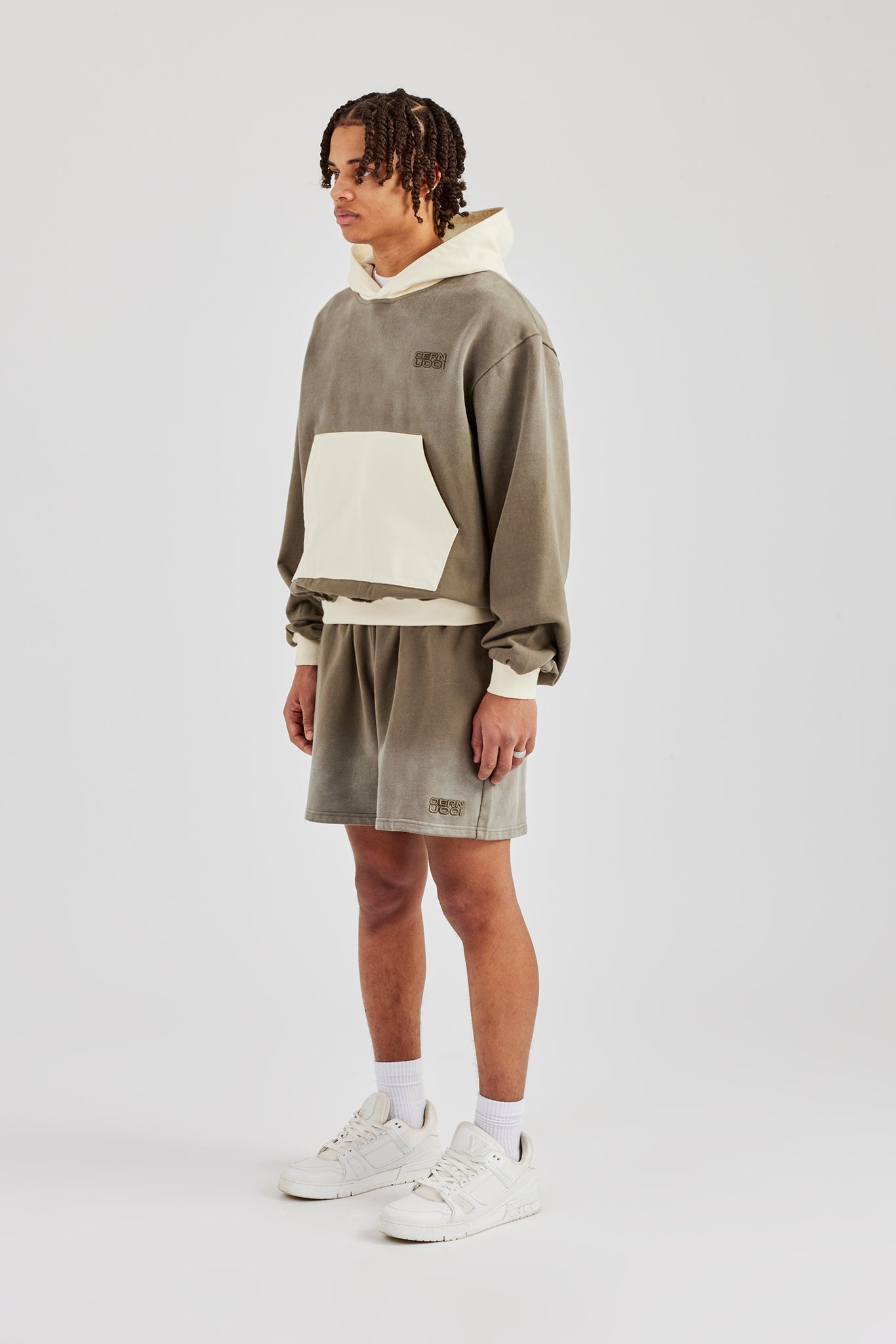 Kapuzenpullover und Shorts mit Kontrasttaschen in Ombre-Waschung, Khaki